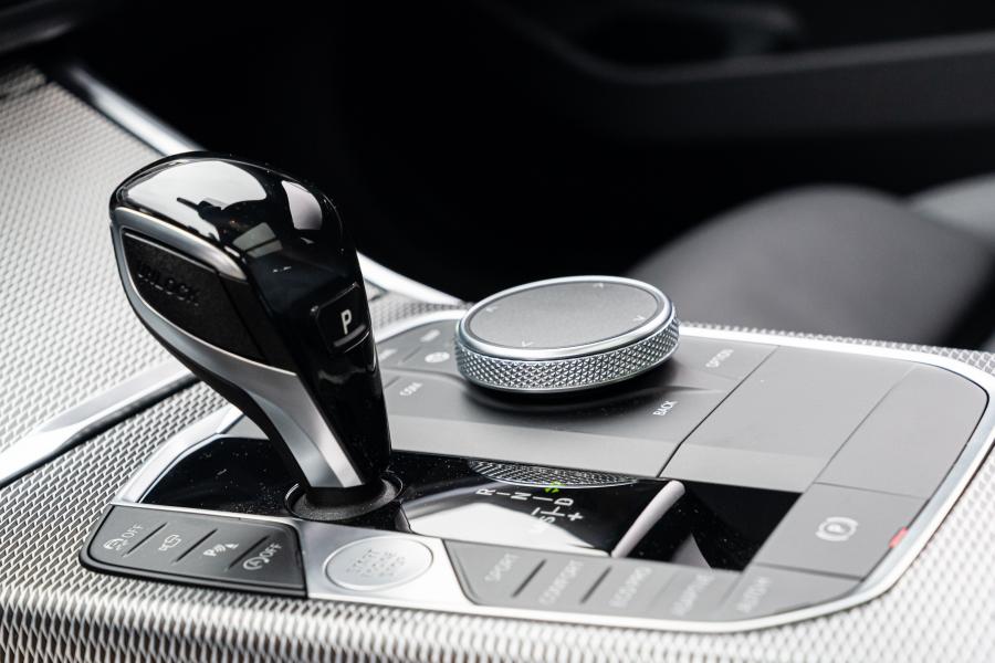 Детали интерьера BMW 320d Touring M Sport (G21) 2019 года  (WW) (фото 6 из 33)
